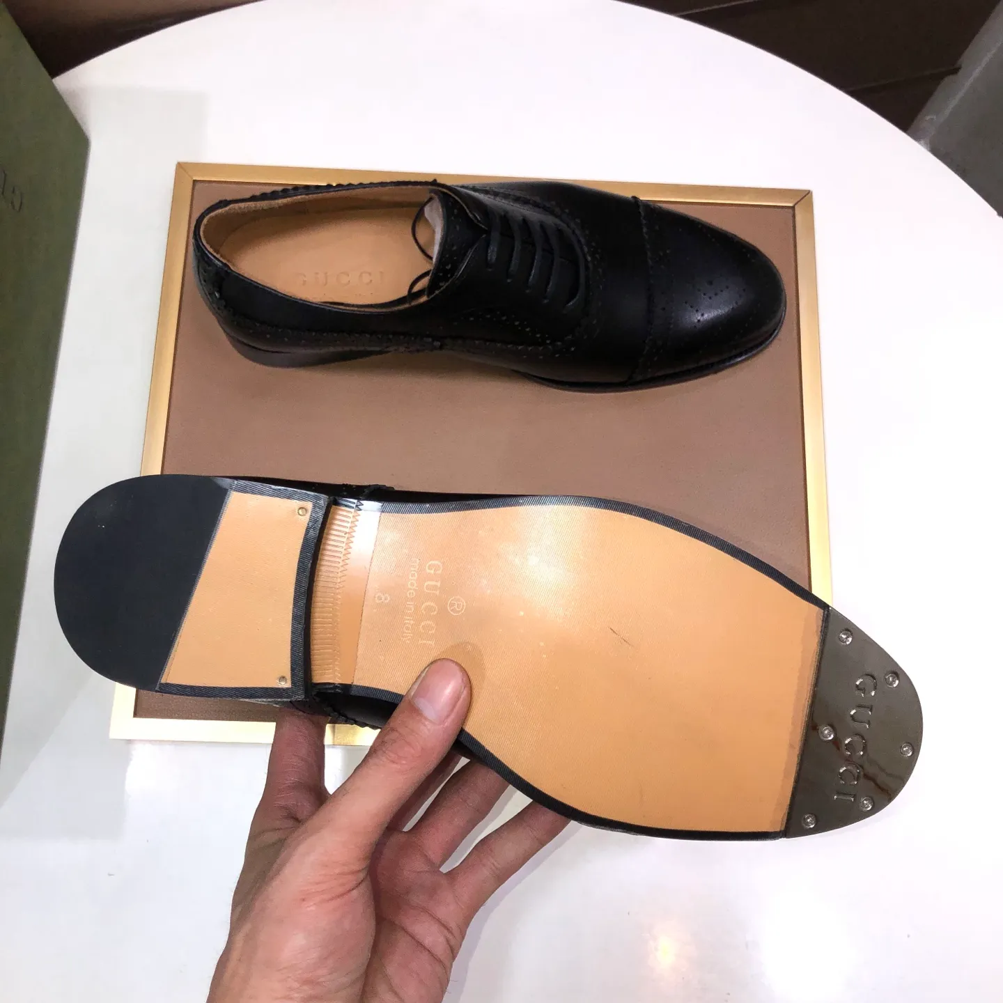 Men's shoes 💰660💰 Brand: GUCCI (Gucci) Standard code: Men's size 38/44 (45/46 can be customized) Grade: Same as the official website Original quality Material: Original cowhide Water-dyed cowhide lining Original rubber outsole Style category: Men's fashionable casual leather shoes Distinguished big-name luxury elements top luxury Color: Actual picture